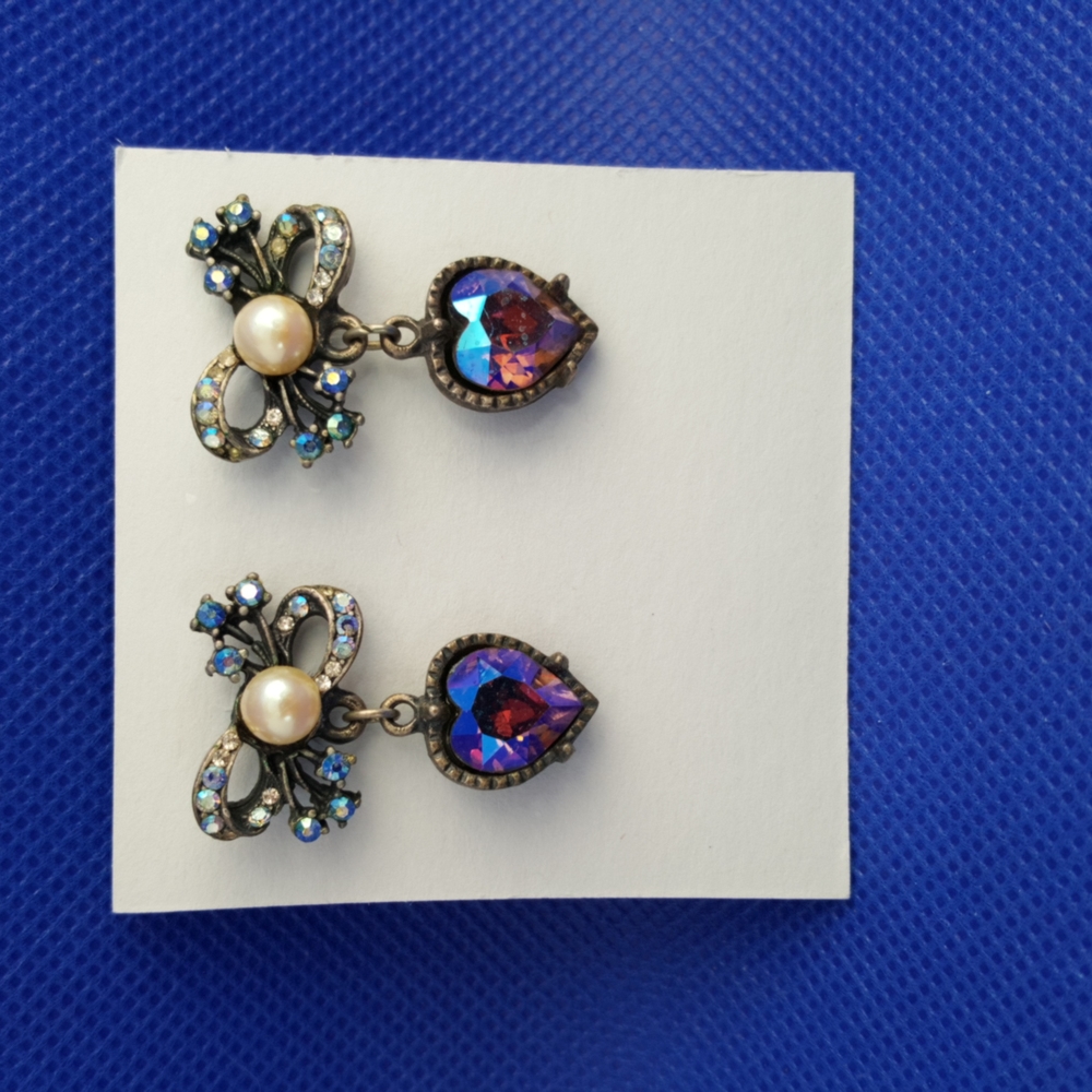 Banana Bob Crystal Bow Earrings